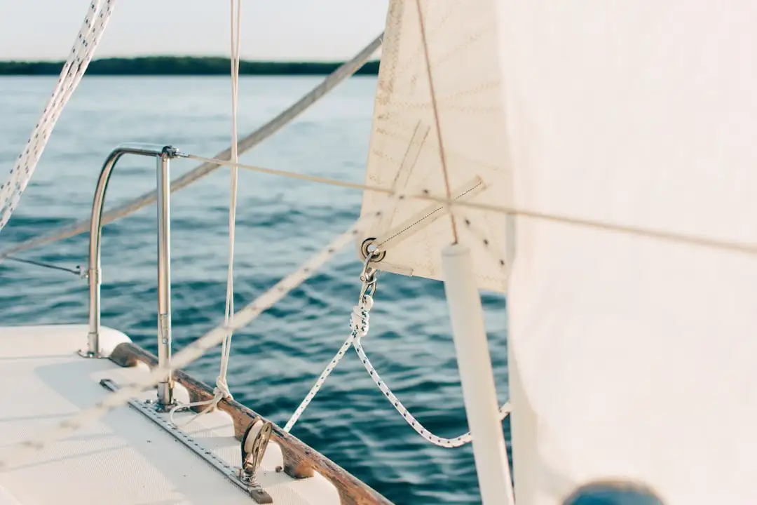 Les techniques de navigation côtière en bateau à voile